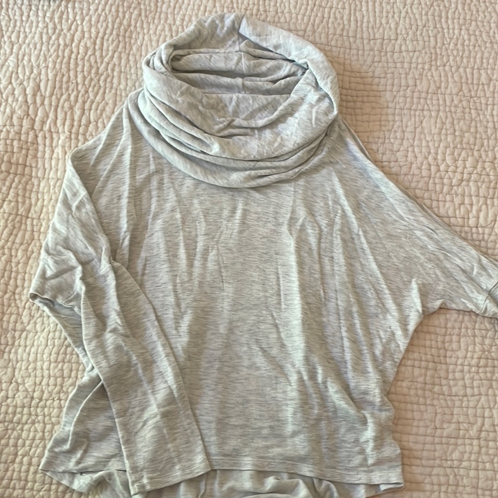 Cowl neck lokg sleeve